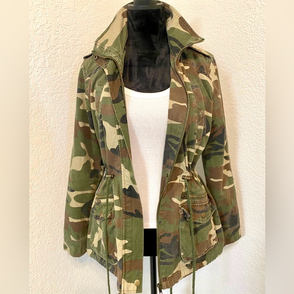 Forever 21 Women's Green Camouflage Utility Jacket